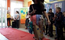 Pokaz mody ekologicznej w Szkole Podstawowej nr 2