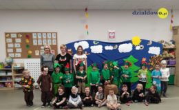 Przedstawienie jesienne „Domek pod grzybkiem” w Przedszkolu nr 4 w Działdowie [zdjęcia]