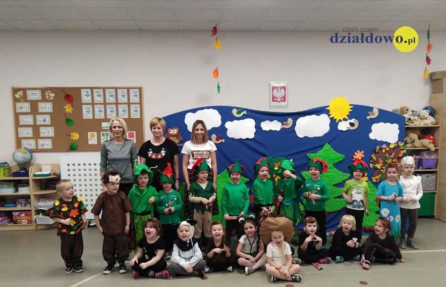 Przedstawienie jesienne „Domek pod grzybkiem” w Przedszkolu nr 4 w Działdowie [zdjęcia]