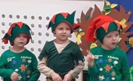 Przedstawienie jesienne „Domek pod grzybkiem” w Przedszkolu nr 4 w Działdowie [zdjęcia]