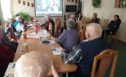 Spotkanie policjantek i przedstawicielki ZUS z seniorami
