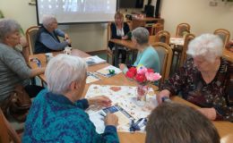 Spotkanie policjantek i przedstawicielki ZUS z seniorami