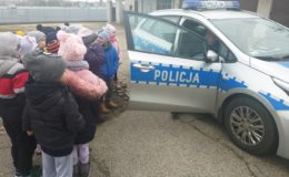 Otwarte jednostki policji – przedszkolaki z wizytą w komendzie