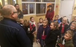 Otwarte jednostki policji – przedszkolaki z wizytą w komendzie