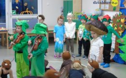 Przedstawienie jesienne „Domek pod grzybkiem” w Przedszkolu nr 4 w Działdowie [zdjęcia]