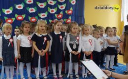 Dzieci z Przedszkola nr 3 w Działdowie na Święto Niepodległości