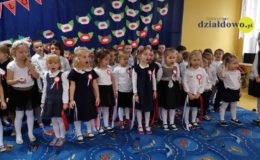 Dzieci z Przedszkola nr 3 w Działdowie na Święto Niepodległości