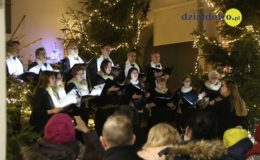 Kolędy i pastorałki rozbrzmiały w kościele [film, zdjęcia]