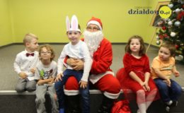 Brzdące na świątecznym spotkaniu z Mikołajem