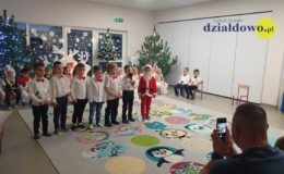 Przedstawienie świąteczne „Zmartwienie Śnieżynek” w Przedszkolu nr 4