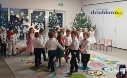 Przedstawienie świąteczne „Zmartwienie Śnieżynek” w Przedszkolu nr 4