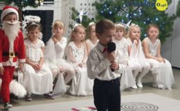 Przedstawienie świąteczne „Zmartwienie Śnieżynek” w Przedszkolu nr 4
