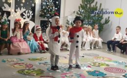 Przedstawienie świąteczne „Zmartwienie Śnieżynek” w Przedszkolu nr 4