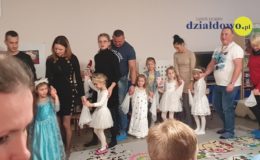 Przedstawienie świąteczne „Zmartwienie Śnieżynek” w Przedszkolu nr 4