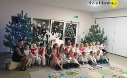 Przedstawienie świąteczne „Zmartwienie Śnieżynek” w Przedszkolu nr 4