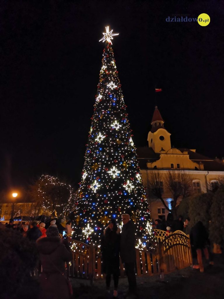 Odpalenie choinki na działdowskim rynku Odpalenie choinki na działdowskim rynku
