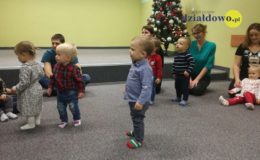 Brzdące na świątecznym spotkaniu z Mikołajem