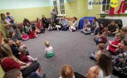Brzdące na świątecznym spotkaniu z Mikołajem