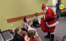 Brzdące na świątecznym spotkaniu z Mikołajem