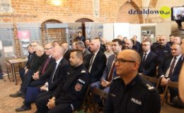 Odprawa roczna oraz przekazanie radiowozów dla działdowskich policjantów