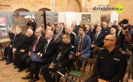 Odprawa roczna oraz przekazanie radiowozów dla działdowskich policjantów