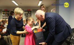 Nagrody dla miłośników książek, podsumowanie działalności biblioteki i występ „Tymczasowo zakręconych”