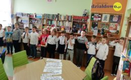 Uroczyste pasowanie uczniów na czytelnika w Szkole Podstawowej nr 2