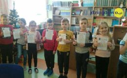 Uroczyste pasowanie uczniów na czytelnika w Szkole Podstawowej nr 2