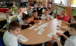 Uroczyste pasowanie uczniów na czytelnika w Szkole Podstawowej nr 2