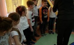 Uroczyste pasowanie uczniów na czytelnika w Szkole Podstawowej nr 2