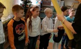 Uroczyste pasowanie uczniów na czytelnika w Szkole Podstawowej nr 2