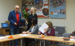 Dyrektor biblioteki wojewódzkiej gratuluje Justynie Lytvyn