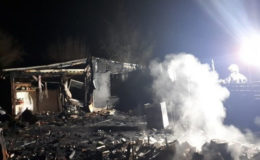 Pożar żywopłotu, budynku gospodarczego oraz suchej trawy