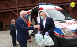 Dwa tysiące certyfikowanych maseczek trafiło do szpitala [zdjęcia]