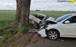 Trzy osoby trafiły do szpitala. Zjechał na przeciwległy pas i uderzył w jadące z naprzeciwka auto