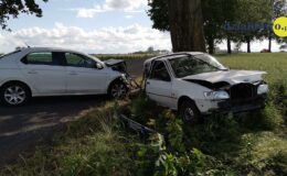 Zjechał na przeciwległy pas i uderzył w jadące z naprzeciwka auto