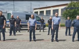 Funkcjonariusze robili pompki dla Wojtusia [film]