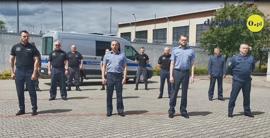 Funkcjonariusze robili pompki dla Wojtusia [film]