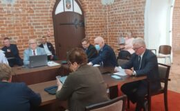 Jednogłośne absolutorium dla burmistrza Grzegorza Mrowińskiego