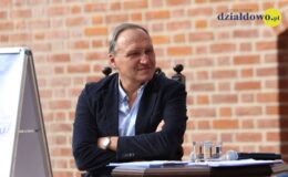 Było dużo ciętego dowcipu, ironicznych puent i nieco refleksji nad życiem