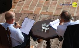 Było dużo ciętego dowcipu, ironicznych puent i nieco refleksji nad życiem