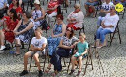 Było dużo ciętego dowcipu, ironicznych puent i nieco refleksji nad życiem