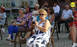 Było dużo ciętego dowcipu, ironicznych puent i nieco refleksji nad życiem