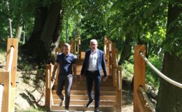 Dzieci mogą się bawić, a starsi mogą czytać książki. Zapraszamy do rewitalizacyjnego paku HDK w Działdowie