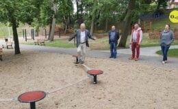 Dzieci mogą się bawić, a starsi mogą czytać książki. Zapraszamy do rewitalizacyjnego paku HDK w Działdowie