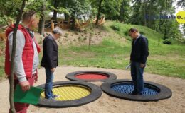 Dzieci mogą się bawić, a starsi mogą czytać książki. Zapraszamy do rewitalizacyjnego paku HDK w Działdowie