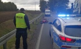 Zdarzenie drogowe z udziałem skody super i kierowcy skutera