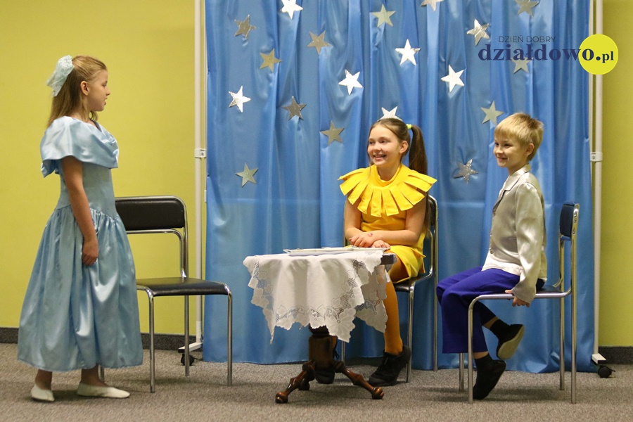 Przedstawienie w wykonaniu najmłodszej grupy teatralnej MDKw Działdowie pt. "Spotkanie w kawiarni" Przedstawienie w wykonaniu najmłodszej grupy teatralnej MDKw Działdowie pt. "Spotkanie w kawiarni"