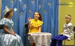 Przedstawienie w wykonaniu najmłodszej grupy teatralnej MDKw Działdowie pt. „Spotkanie w kawiarni”