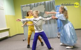 Przedstawienie w wykonaniu najmłodszej grupy teatralnej MDKw Działdowie pt. „Spotkanie w kawiarni”